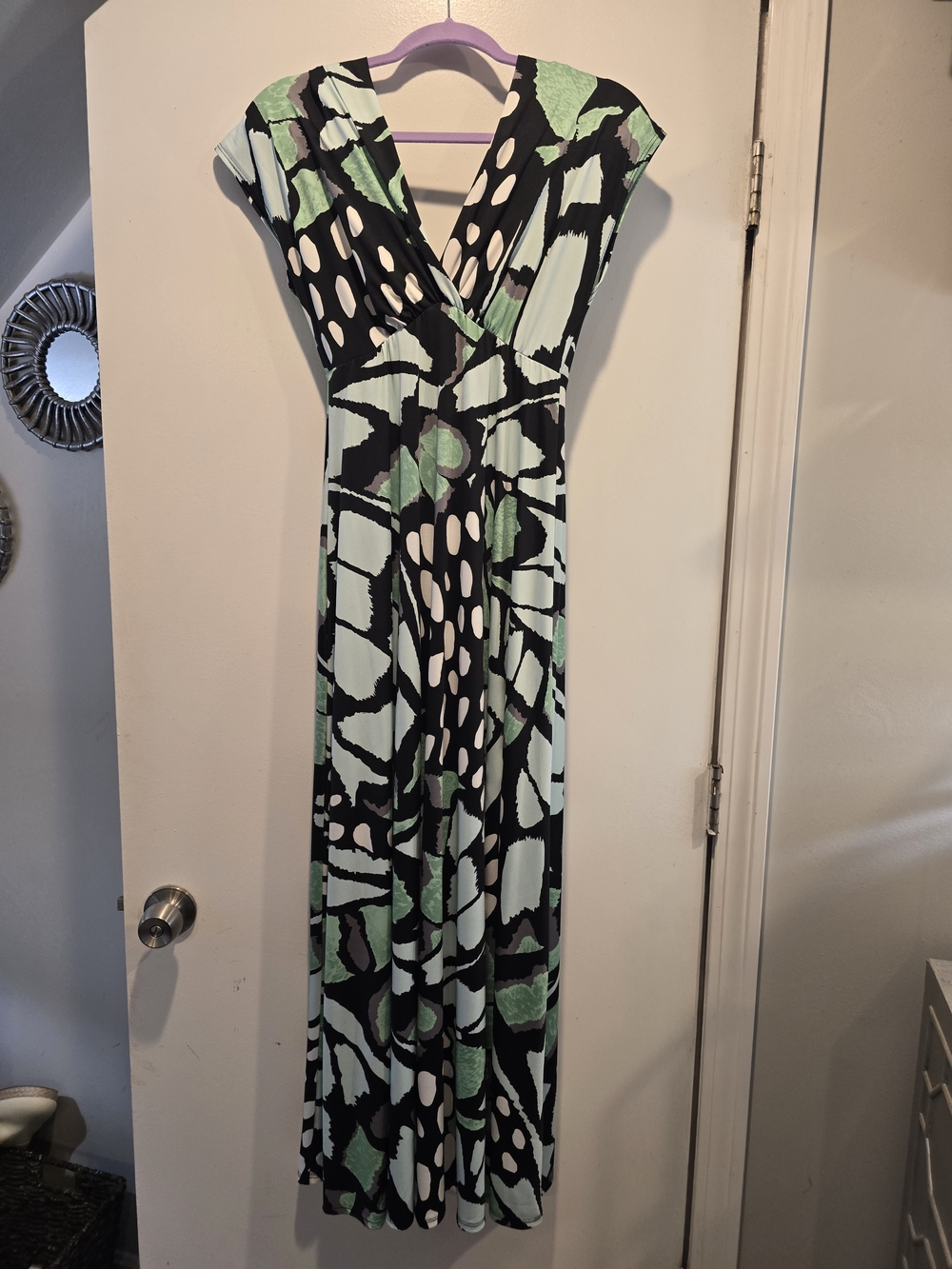 Mint & Black Printed V-Neck Maxi Dress
